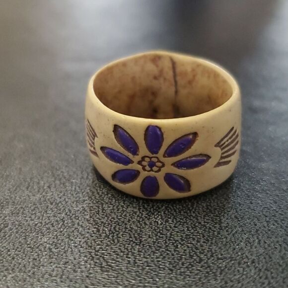 Cream and purple flower ring size 9-ish - Picture 2 of 11